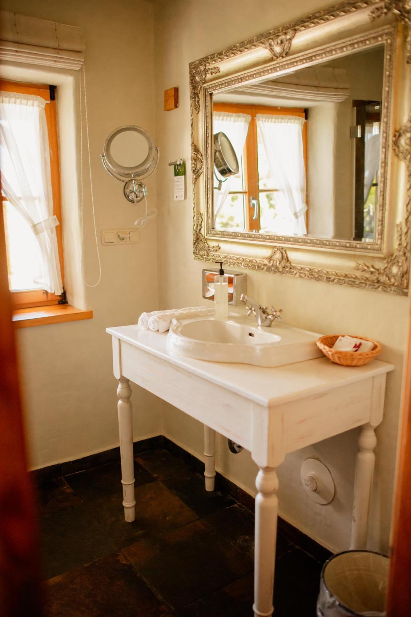 Osada Gleboczek. Vine Resort&Spa Wielki Głęboczek Esterno foto